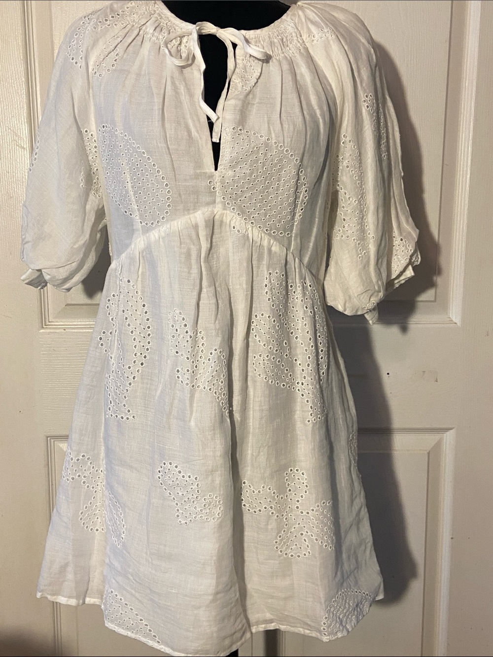 $468 Frame Women's White V-Neck Self Tie Puff Sleeve Eyelet Mini Dress Size S/P